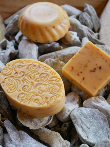 Kastanienblütenseife verkleinert.JPG