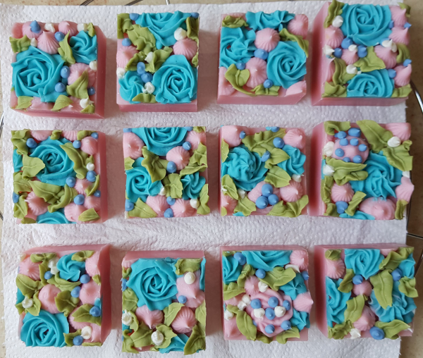 Water Lily piped topping_skaliert.png